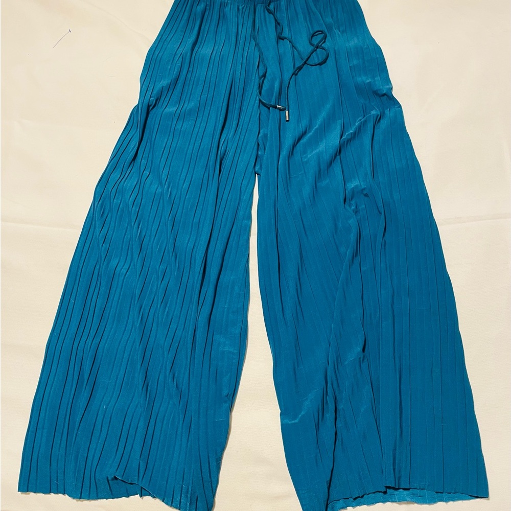 Woman’s wide leg pants